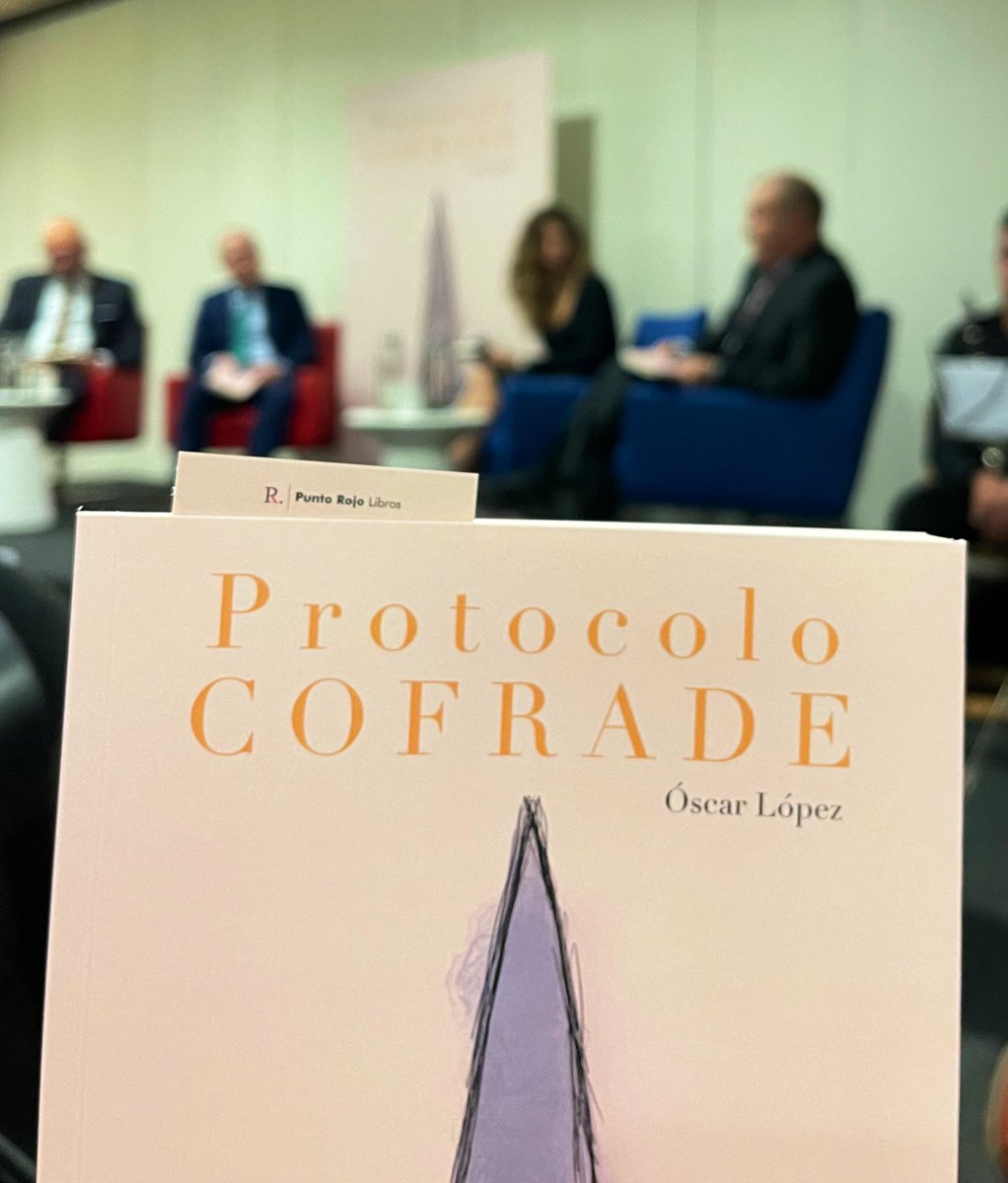 SergioRdElche's tweet photo. 📔 Acompañado a mi amigo Óscar Lòpez en la presentación de su libro “Protocolo cofrade” https://t.co/LxVGSHNZlv