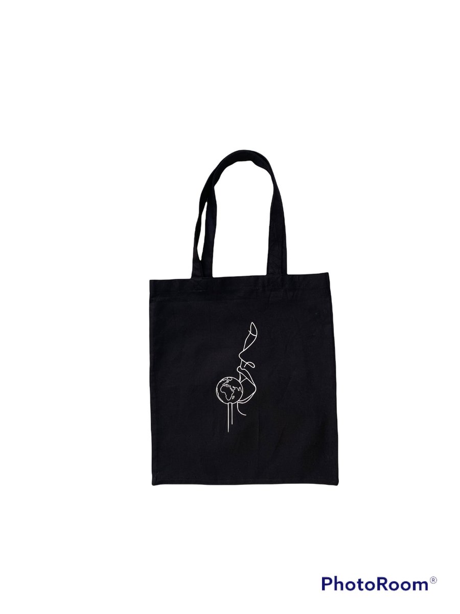 munieeerah's tweet photo. I sell tote bags please support my small business 🥺🙏@seventy2studios 
Price:#3000 
Send a dm to shop!!

#AbujaTwitterCommunity#Timeline#kadunatwitter#lagos#totebagsnigeria https://t.co/5oBZgdOmnK
