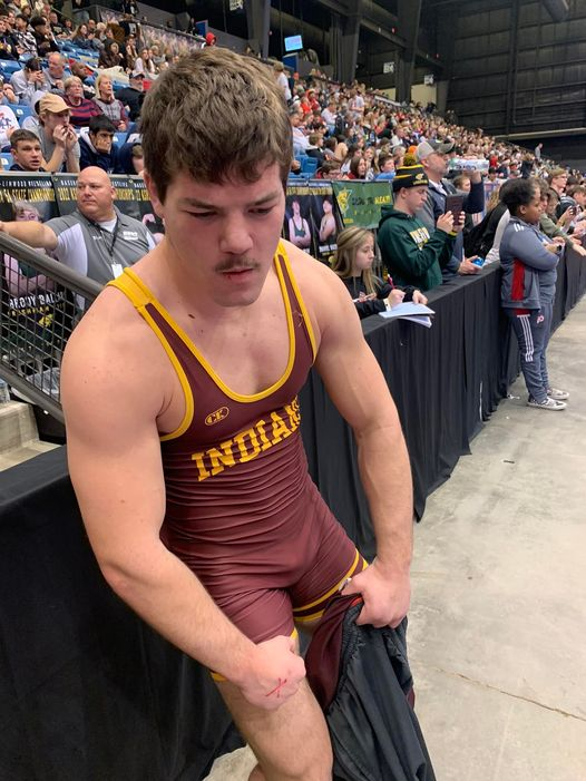 Hays 220lbr. Gavin Meyers moves on the the quarter finals with the quick 1st period pin!