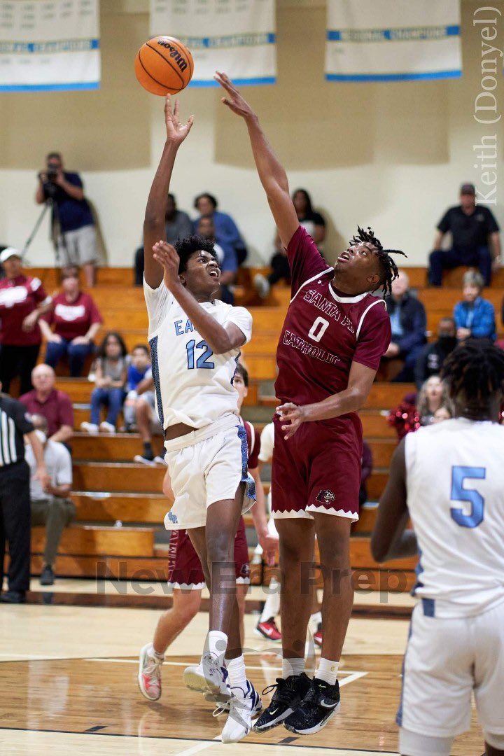 EraPrep's tweet photo. GROUP #1: Photo highlights from the @FHSAA Class 3A - Region 3 semifinal between @SJPIIEagles &amp; @SFCHawks 

📷: @keithdonyel  🔥🔥🔥🔥

@PBCBBallForum @Rangeman_Films @FutureDraftStyl @Opp_Sports_Ent https://t.co/XFtTtlHTts