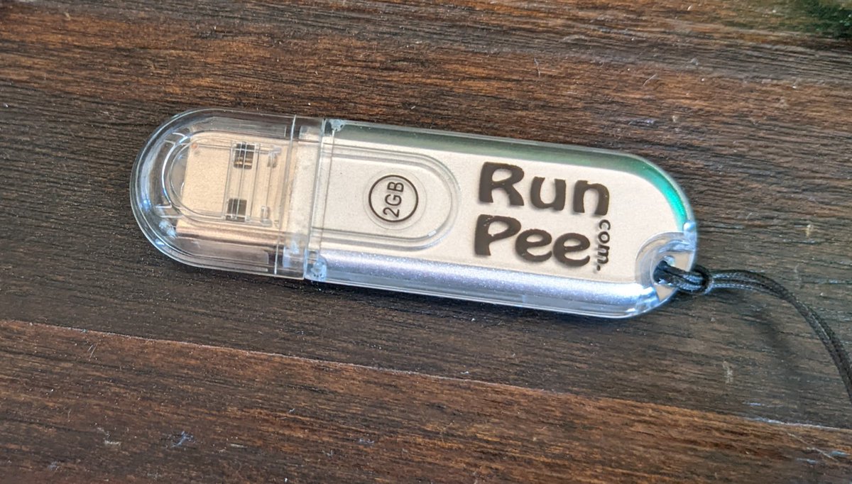 polyGeek's tweet photo. Look what I just found in the back of a drawer.
Ah, the good old days.
#360flex #RunPee https://t.co/5Ez4zN6Xj7