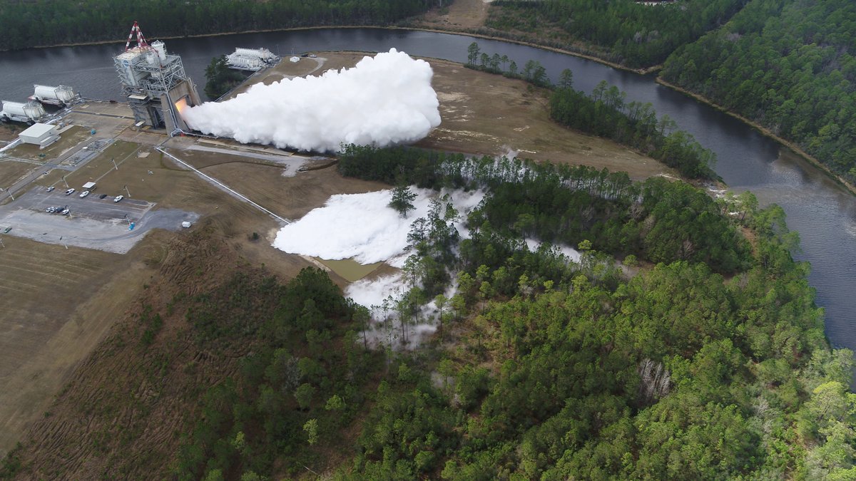Picture of an RS-25 Engine Test at NASA's Stennis Space Center.
