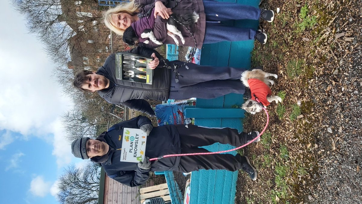 local_plot's tweet image. 3rd layer of scaffold netting up thank you @morgansindallc and 2 more groups are back today💚 Lovely to see you @PlanBKnowsley &amp;amp; FLAP. 

@Joburkegreengal @smalmarg2012 
@TownPrescot
