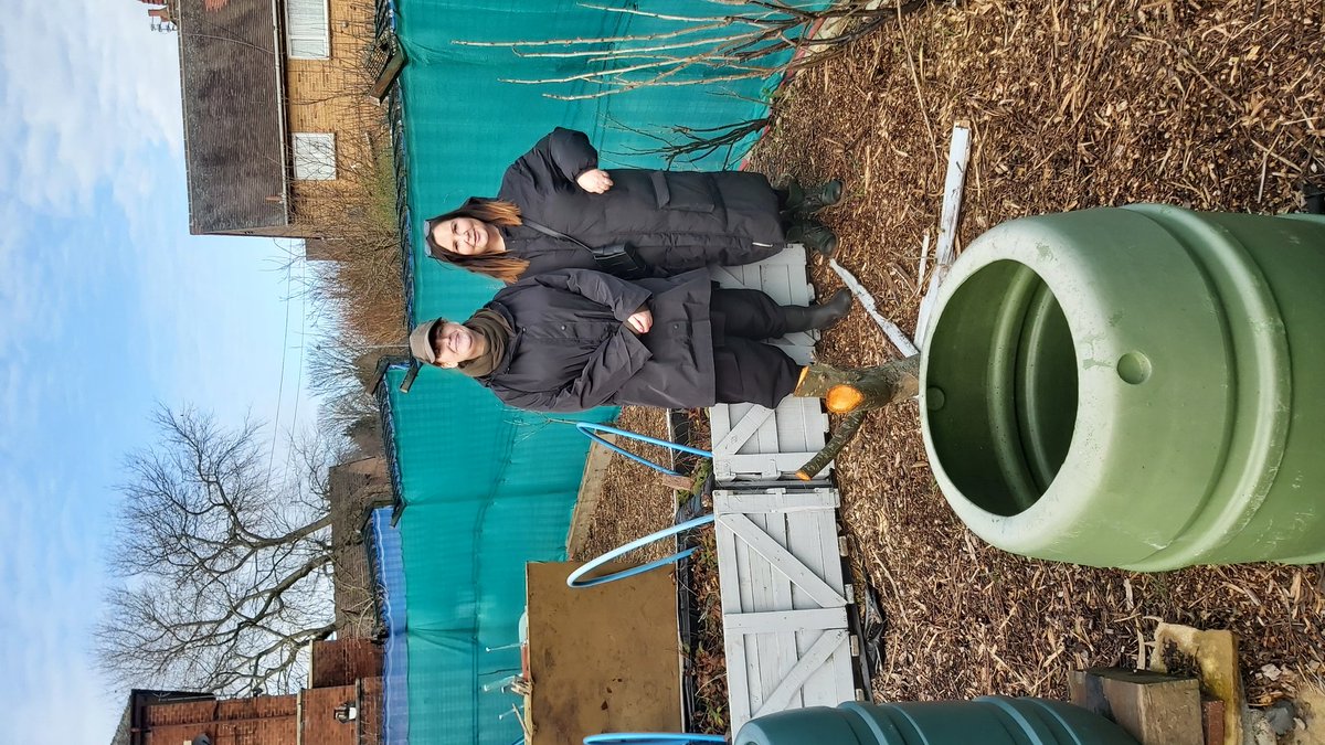 local_plot's tweet image. 3rd layer of scaffold netting up thank you @morgansindallc and 2 more groups are back today💚 Lovely to see you @PlanBKnowsley &amp;amp; FLAP. 

@Joburkegreengal @smalmarg2012 
@TownPrescot