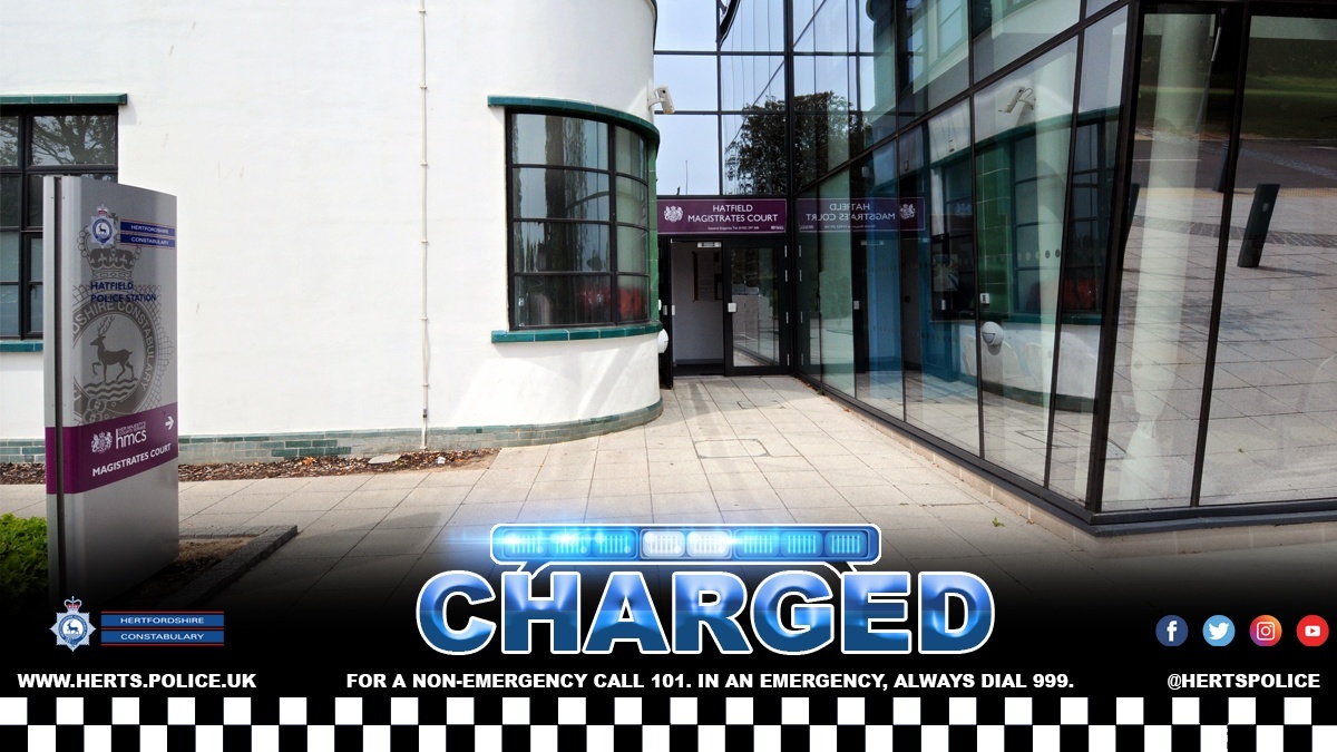 ‼️ Eighteen people were arrested during a police operation to crackdown on county lines drug dealing.
The two-day operation saw more than 100 officers execute warrants at 21 addresses across #EastHerts, #Broxbourne, #Essex and #London.
👉 orlo.uk/Cs2jb