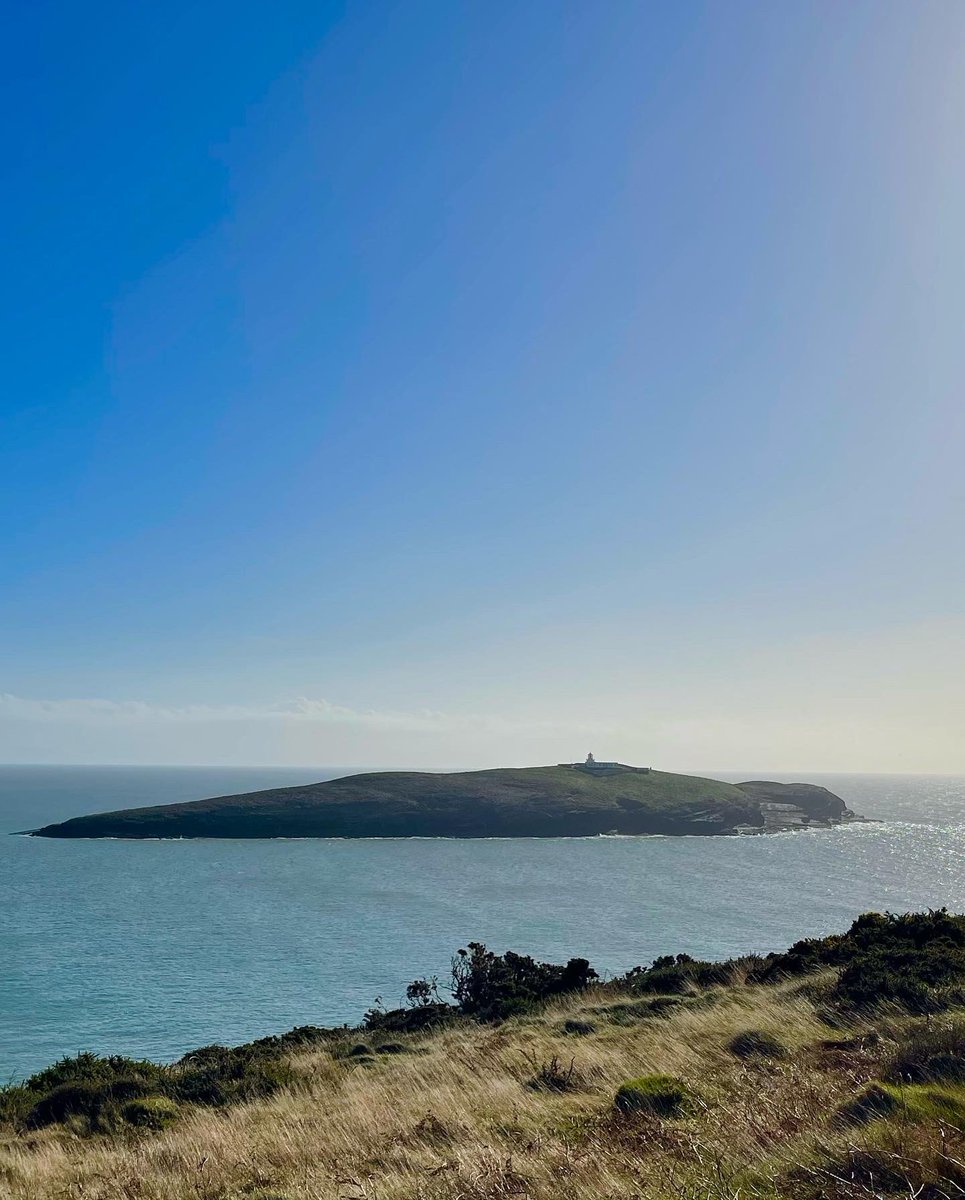 AJRNuttall's tweet photo. Best weather of the week in #northwales #wintersunshine☀️ #northwalescoastalpath @AbersochLife https://t.co/UyWLg5HKlv