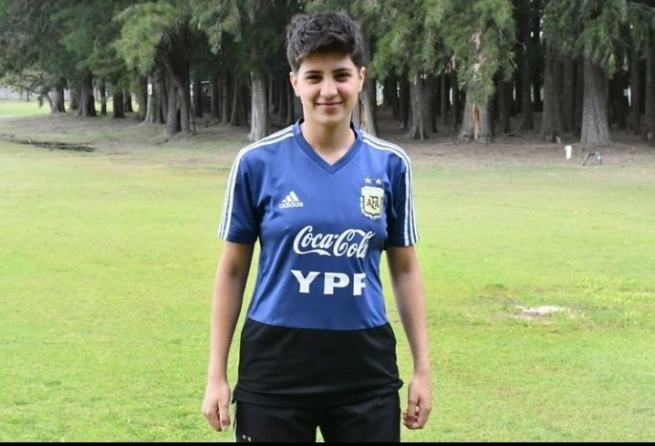 Pablo_szyszko's tweet photo. Tatiana Sarmiento, volante de la Reserva de Vélez convocada para jugar el Sudamericano con la Selección Argentina Sub17 🇦🇷. 

Con 16 años, Sarmiento es la primera jugadora del Fortín que tendrá participación en un torneo internacional con la albiceleste, el cual inicia en marzo. https://t.co/wKLUwKrv1S