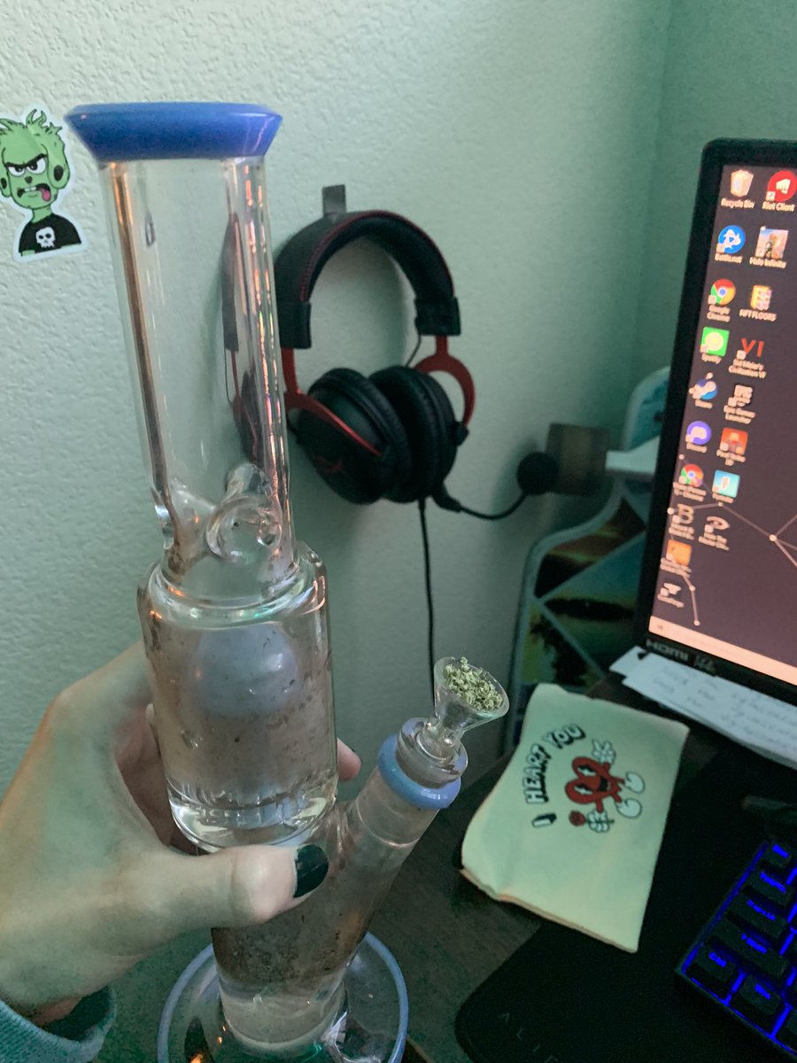 middaywake's tweet photo. smoking a bowl every morning until @HeartNFTs hits 5 $eth floor (Day 30)💜 done live on #TheHeartProject twitter space💙❤️💚💜❤️🔥 https://t.co/rvIdHEqgOM