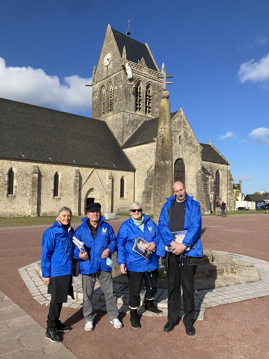 Dans la#Manche, après #Valognes, le bus de campagne de #MarinePresidente a fait escale dans la mémorable commune de #SainteMèreEglise.
#MLaFrance