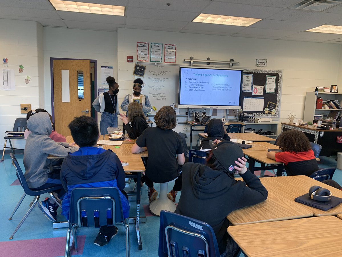 GunstonLibrary's tweet image. That’s a wrap on our African American Read-In in celebration of Black History Month! Thank you so much to all the volunteers who read to our hornets and helped us celebrate Black authors and stories over the past two days!! #BHM 💜💙 @APSLibrarians @Gunston_PTA @APSGunston