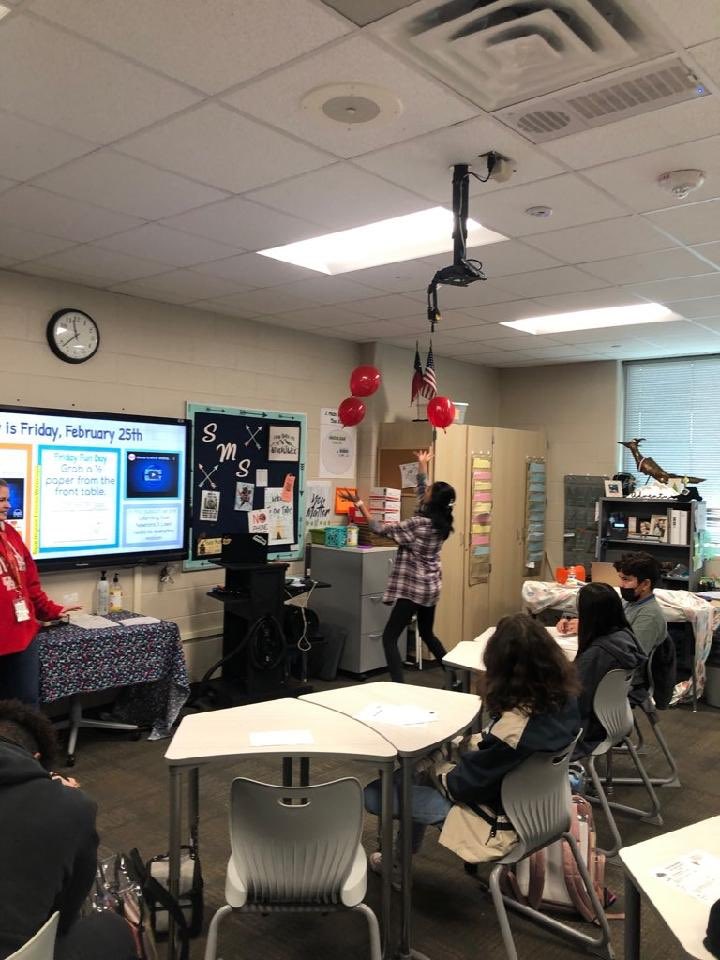 TeachingInWylie's tweet photo. Minute to win it game to show Newton’s Laws of Motion. #WeAreSalyards #CFISDspirit #TeachingInTheWylie https://t.co/jVbkATWchz