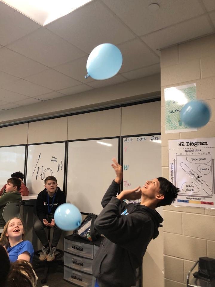 TeachingInWylie's tweet photo. Minute to win it game to show Newton’s Laws of Motion. #WeAreSalyards #CFISDspirit #TeachingInTheWylie https://t.co/jVbkATWchz