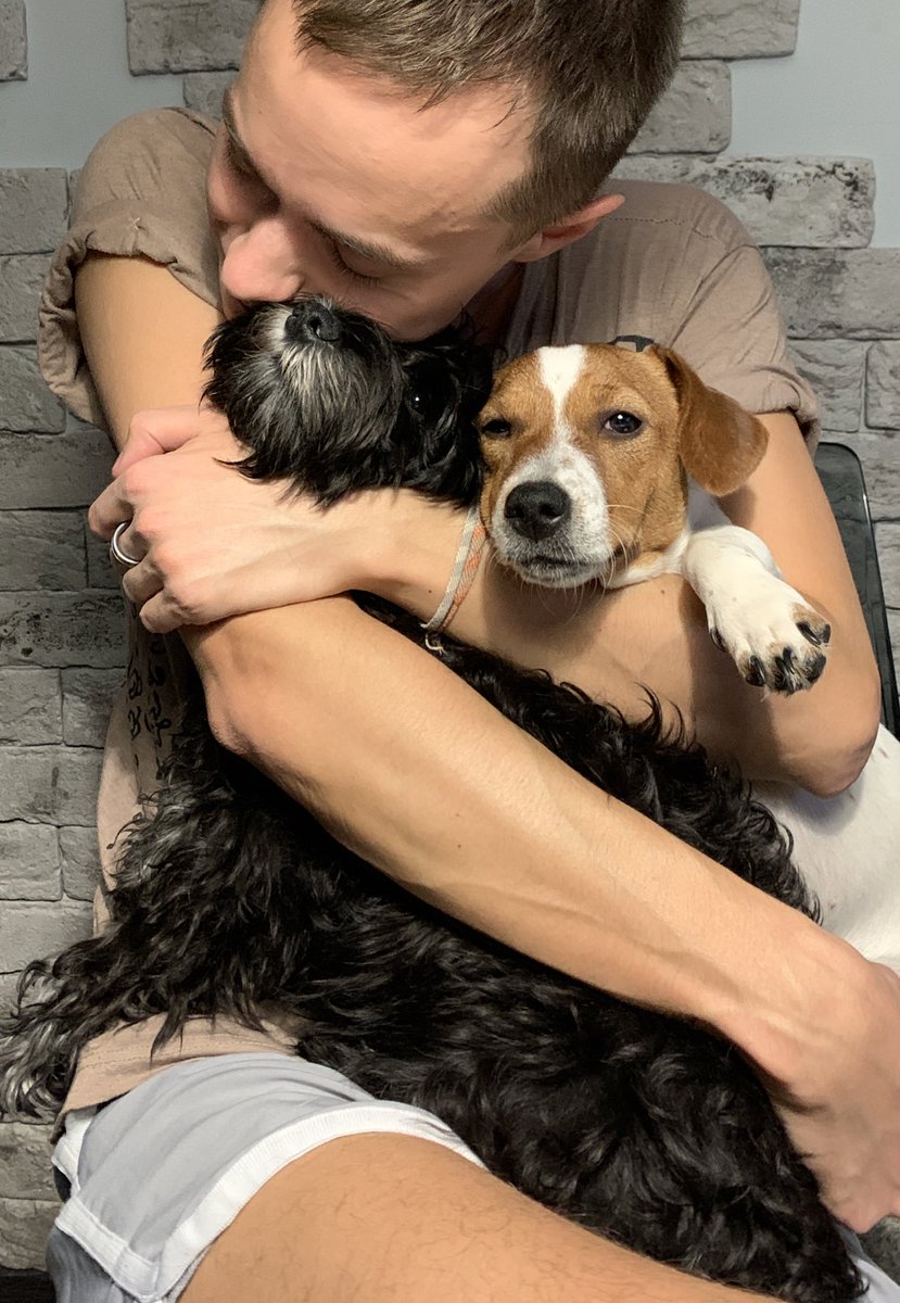 Две недели жил с этими бусинками у директора, пока она была в отпуске. Хоть они успокаивают в эти дни.