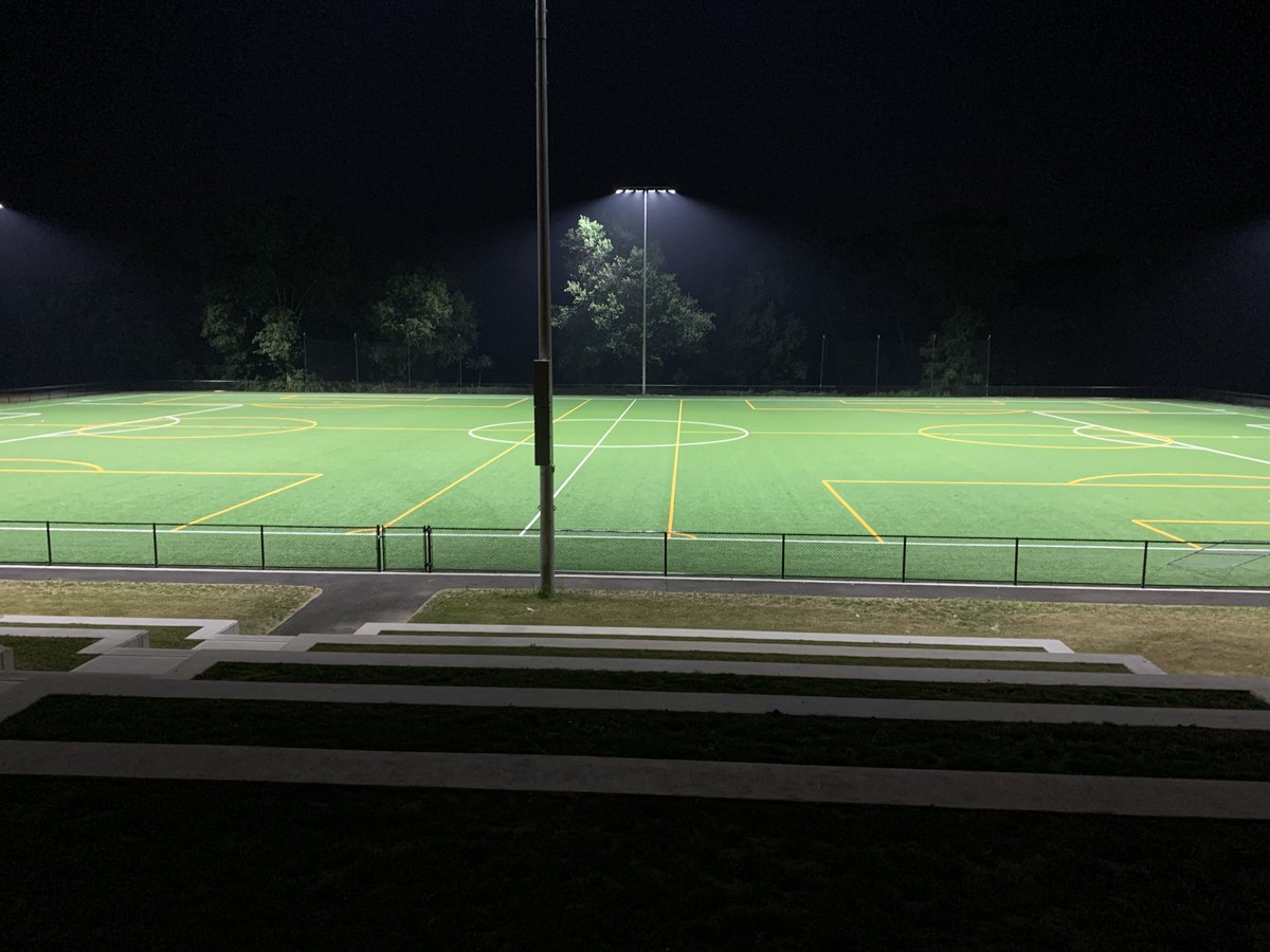 MikeM_Musco's tweet image. Great to see the lights on for @WRMS_CT in @Norwalk_CT
With numerous dwellings nearby, great care and planning were required to ensure the end result met all expectations. #Musco #TLCforLED #MakeItHappen