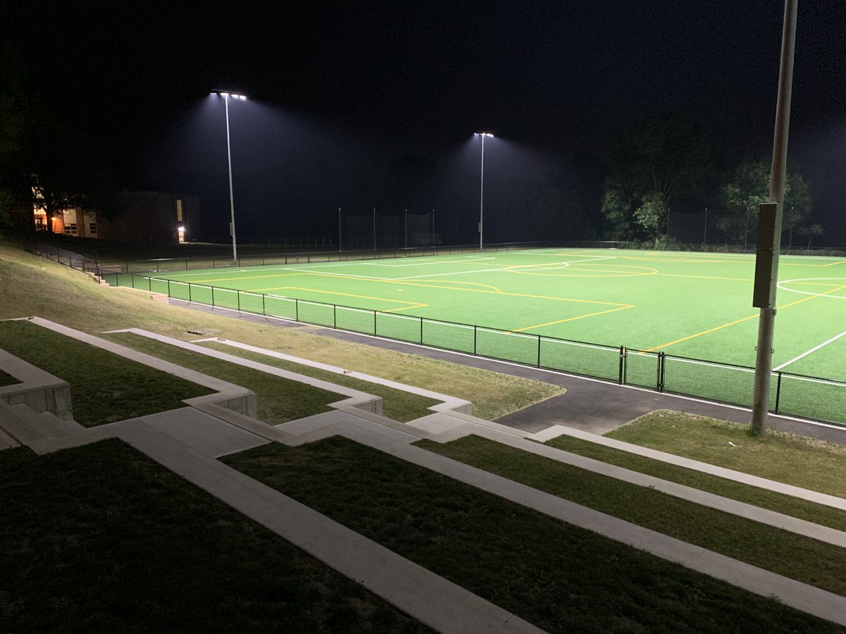 MikeM_Musco's tweet image. Great to see the lights on for @WRMS_CT in @Norwalk_CT
With numerous dwellings nearby, great care and planning were required to ensure the end result met all expectations. #Musco #TLCforLED #MakeItHappen