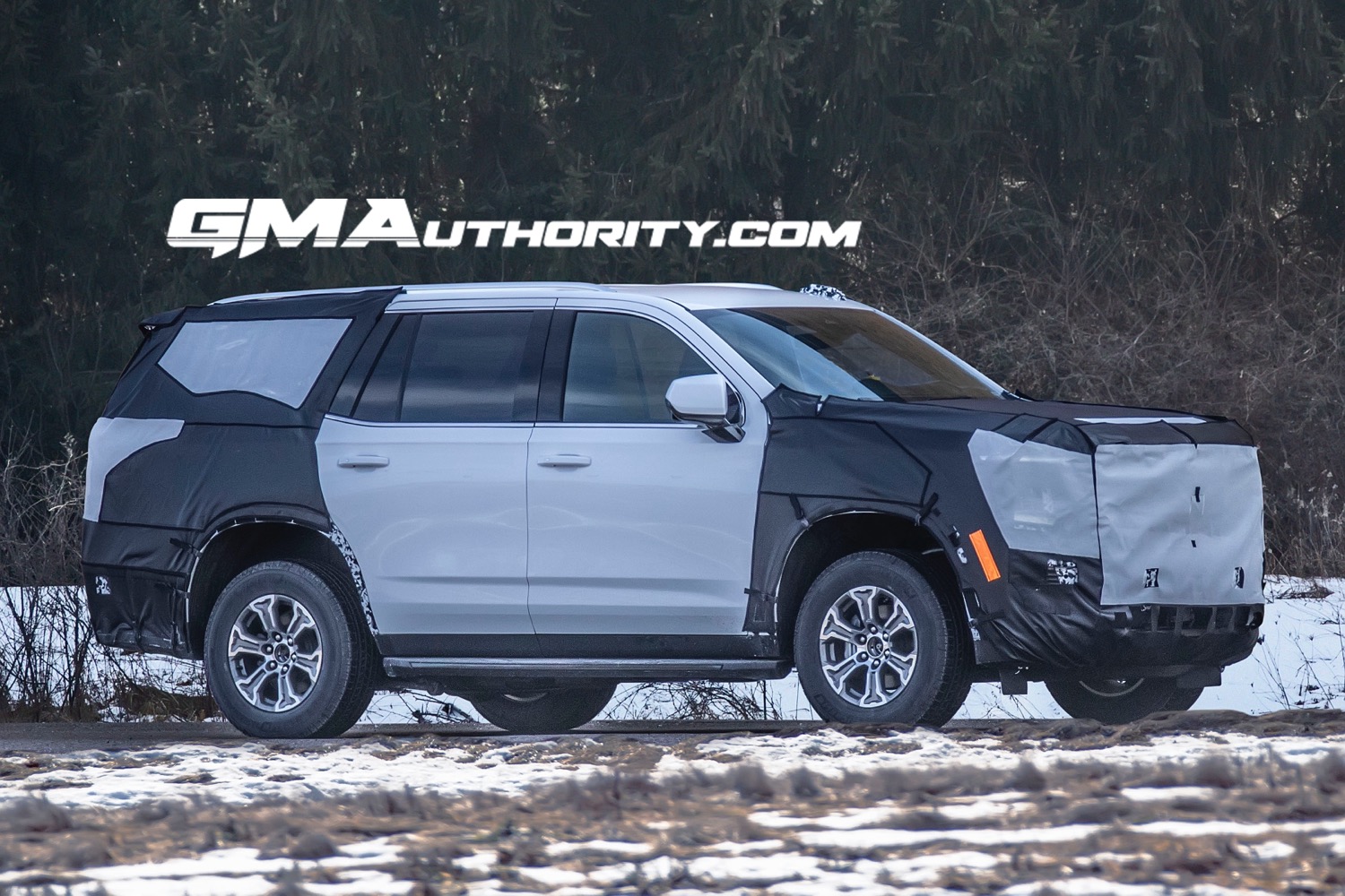 GM Authority on X: 2024 GMC Yukon Refresh Spied For The Very First Time    / X