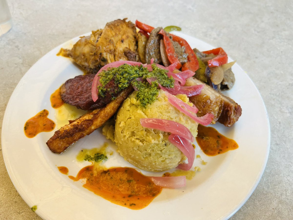 I’m back, Twitter. What’s brought me back? Bragging about the <a href="/OlinCollege/">Olin College</a> dining hall.