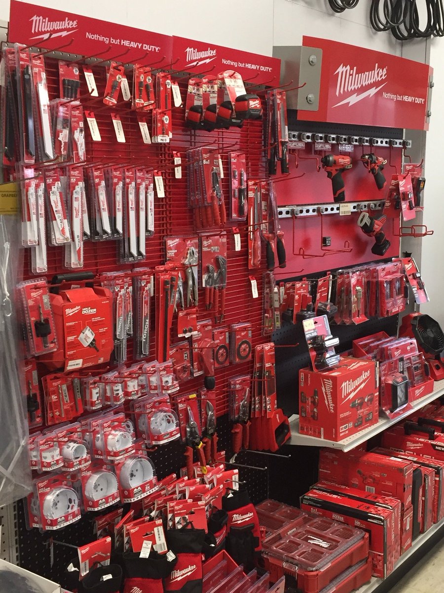 nesallc's tweet photo. @MilwaukeeTool #redracks #redlife #nothingbutheavyduty https://t.co/4Wj4xNeYbt