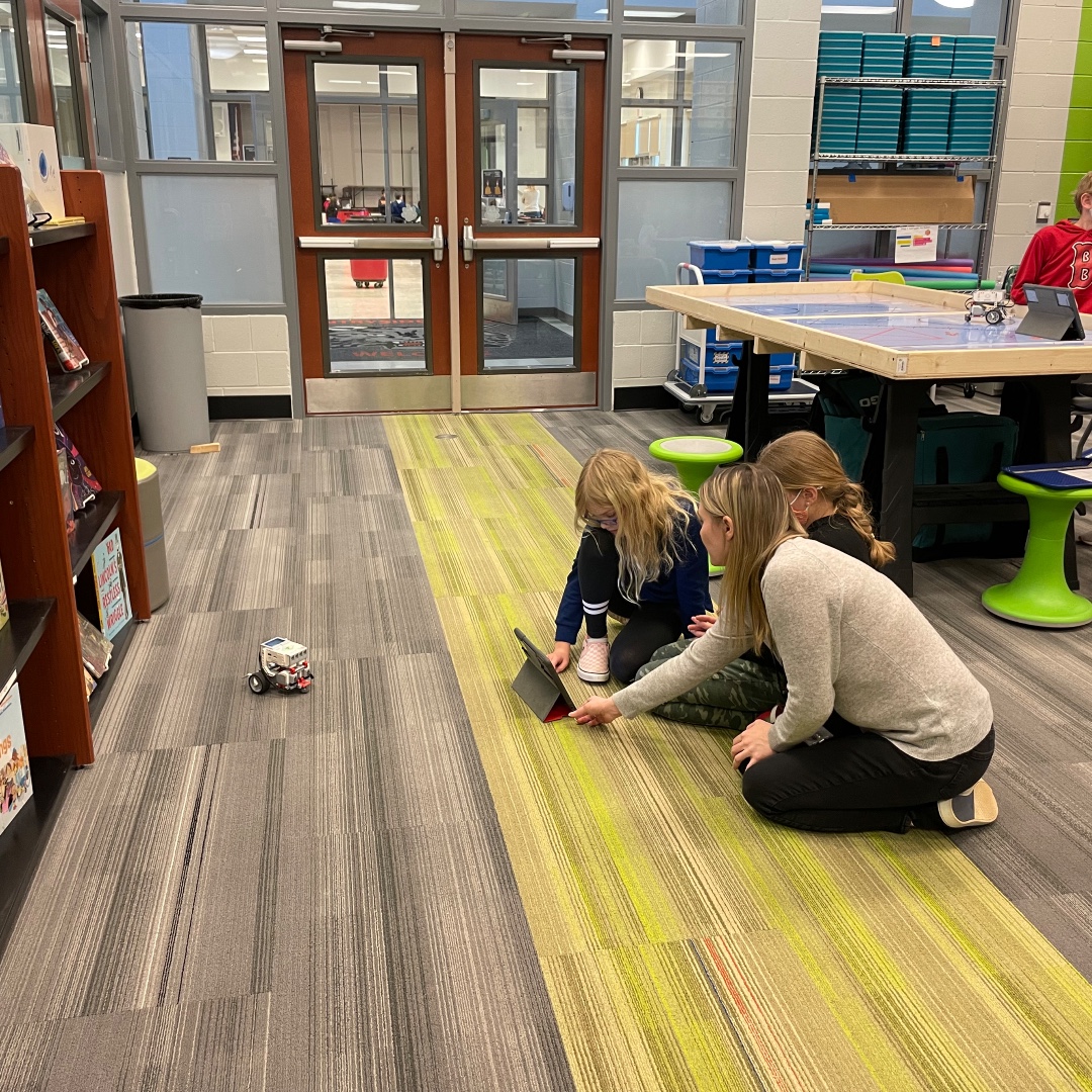 Barrington220EF's tweet photo. STEM fun at Countryside. Fourth graders learning to program their robots to move in different directions at varied angles for varied lengths. The @barrington220 elementary STEM program started as a teacher grant and blossomed into a Major Project funded by the Foundation. #EF220 https://t.co/JGMRB6H0BY
