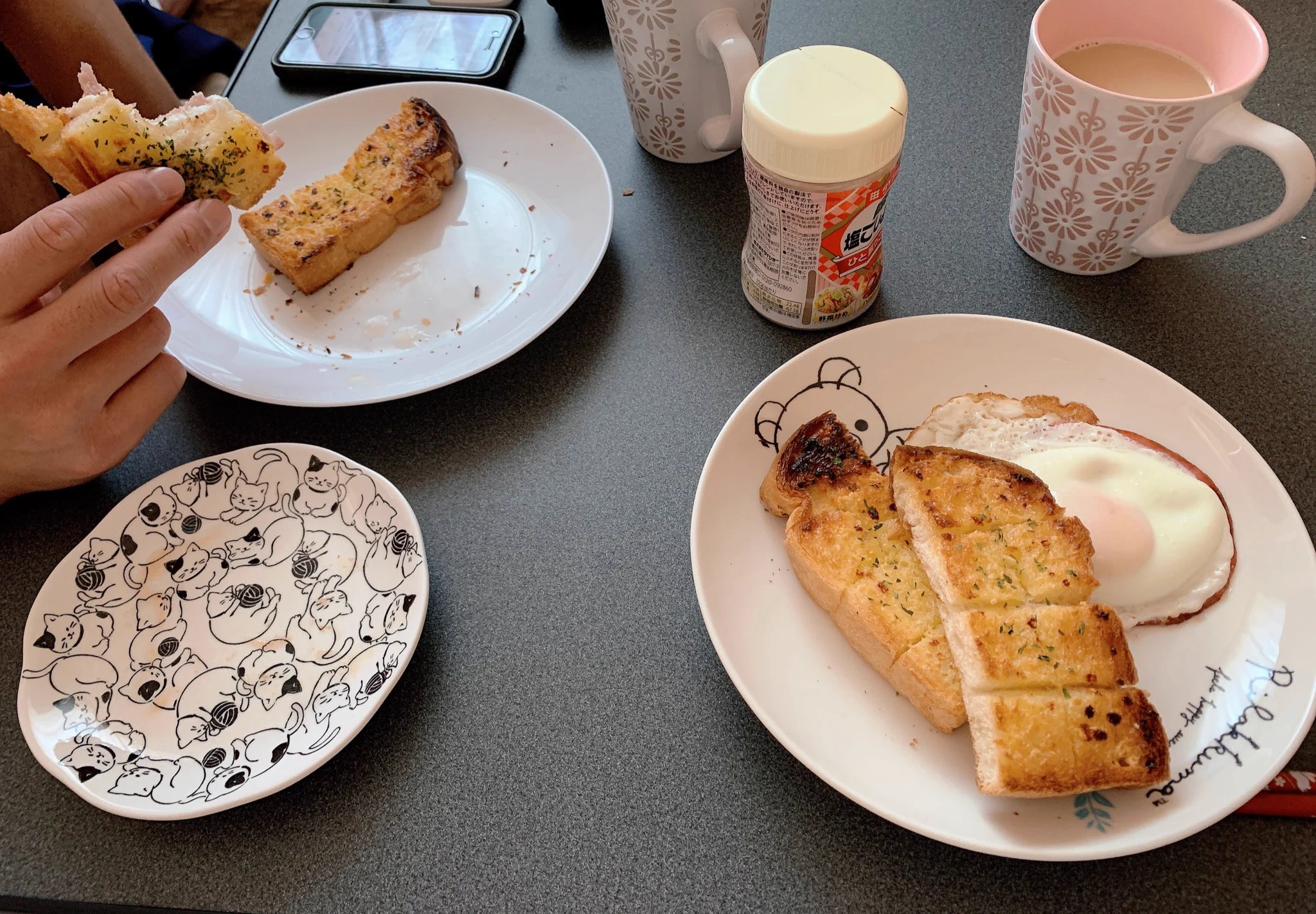 やばいめちゃくちゃ美味しかったこのガーリックトースト・・・(●´º⌓º`●)・・・朝からにんにくすった甲斐があった🥺❣️
大絶賛されてわたしラッキー٩( ᐛ )و💗  