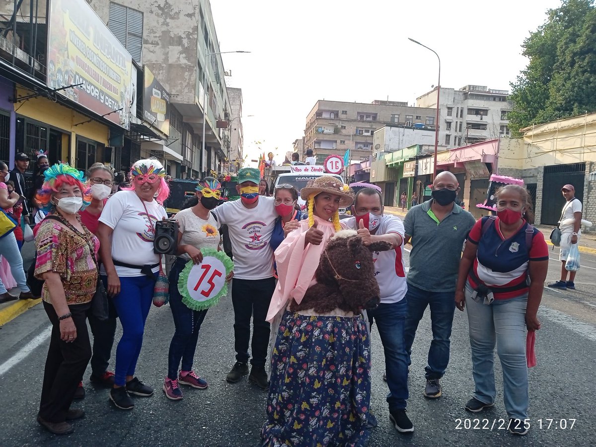 MYovao120's tweet photo. Educación dijo presente en la comparsa Municipal encabeza por nuestro alcalde @juancarlospsuv .
@Soykarinacarpio #CarnavalesSeguros2022 https://t.co/go2NHhppvB