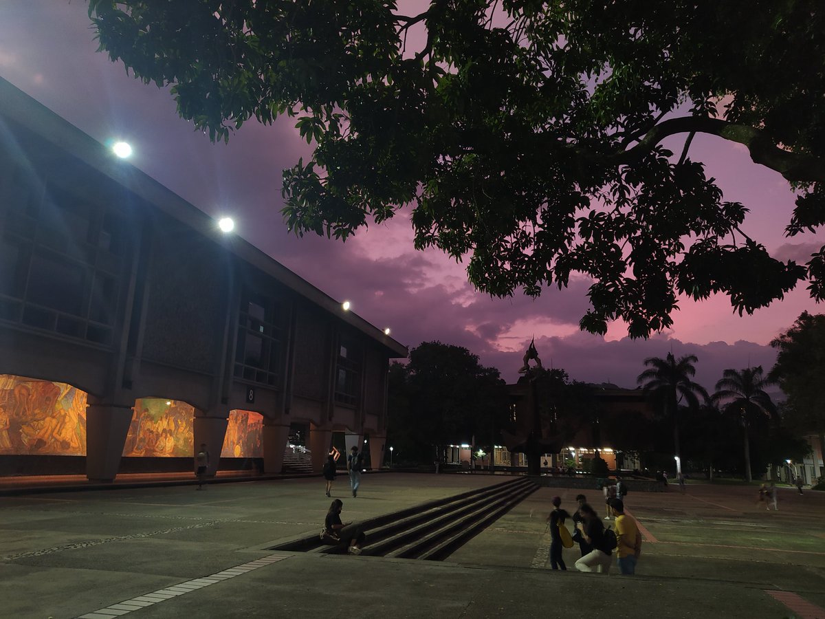 Korssoh's tweet photo. Atardecer en el lugar más hermoso de este valle de lágrimas: La @UdeA https://t.co/23akp5oN16
