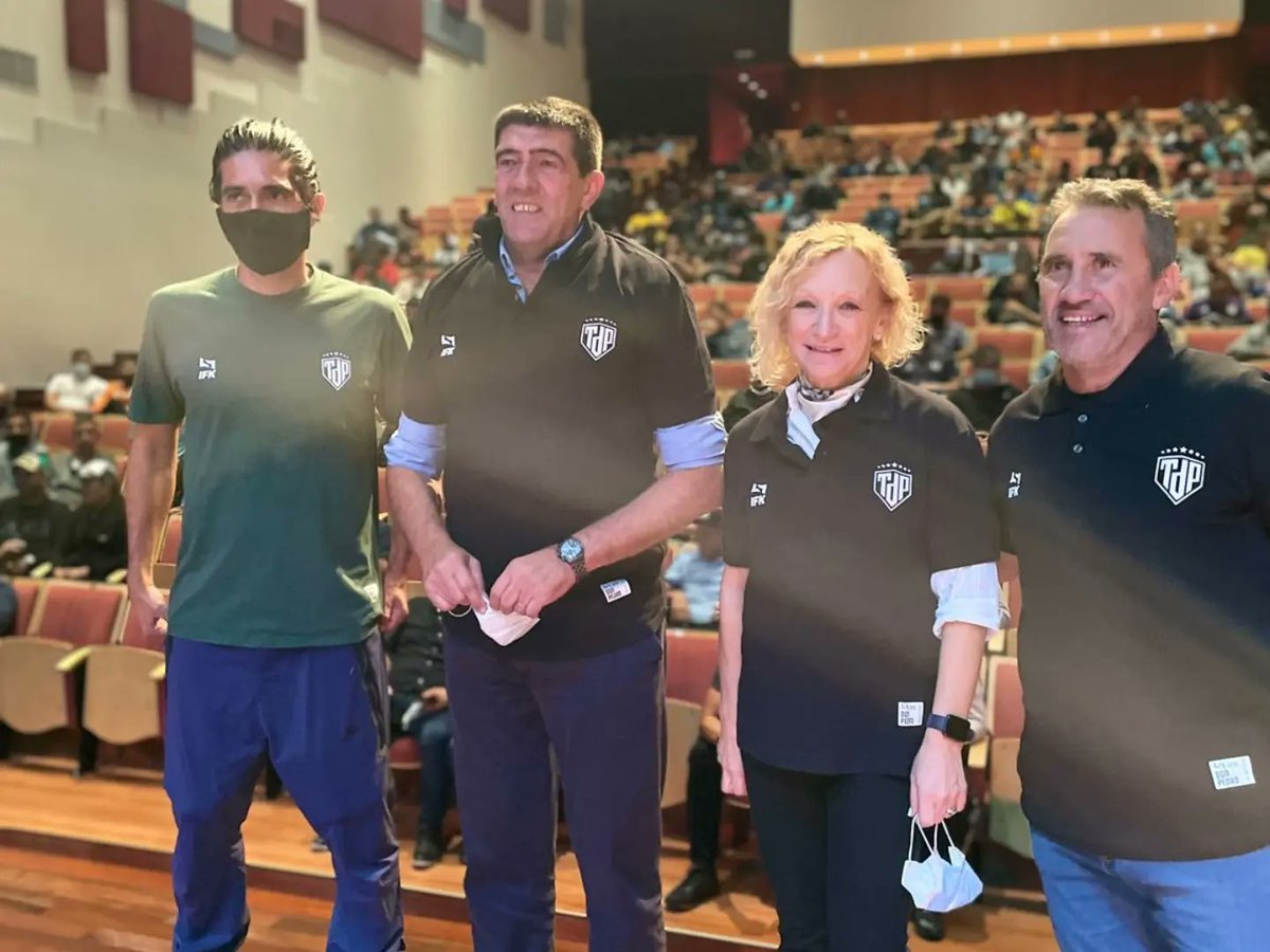 CocoLandeiro's tweet photo. Lanzamiento del Torneo Apertura 2022 del Torneo Don Pedro. Gracias por la invitación a la organización, al Intendente de la Ciudad de Cipolletti @ClaudioDiTella y a la Secretaria de Actividad Física y Deportes de la misma cartera Liliana Artola. https://t.co/QlXlbeDn8Z
