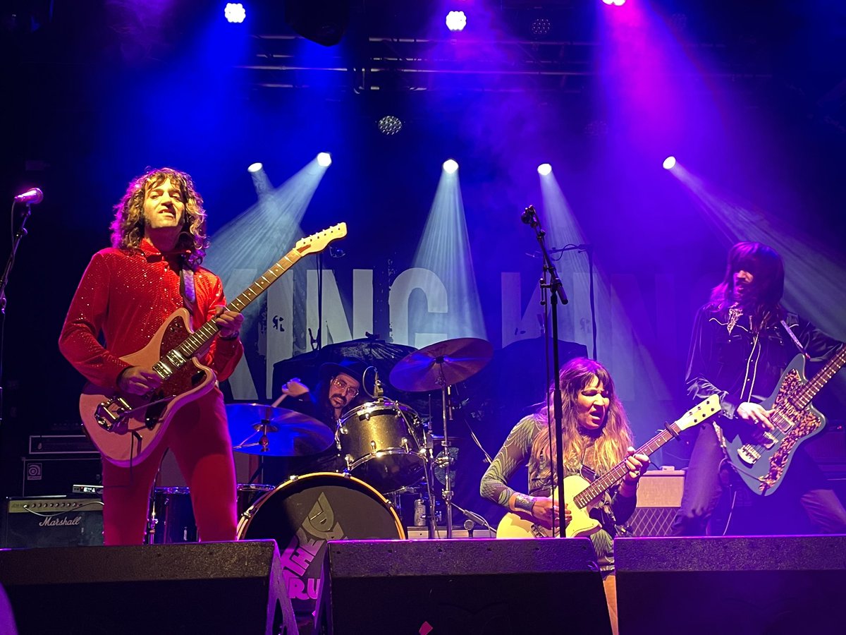 guitartim's tweet photo. .@THEDAMNTRUTH1 ripping it up in Camden last night. Also…gigs! https://t.co/QS3CyYHBia