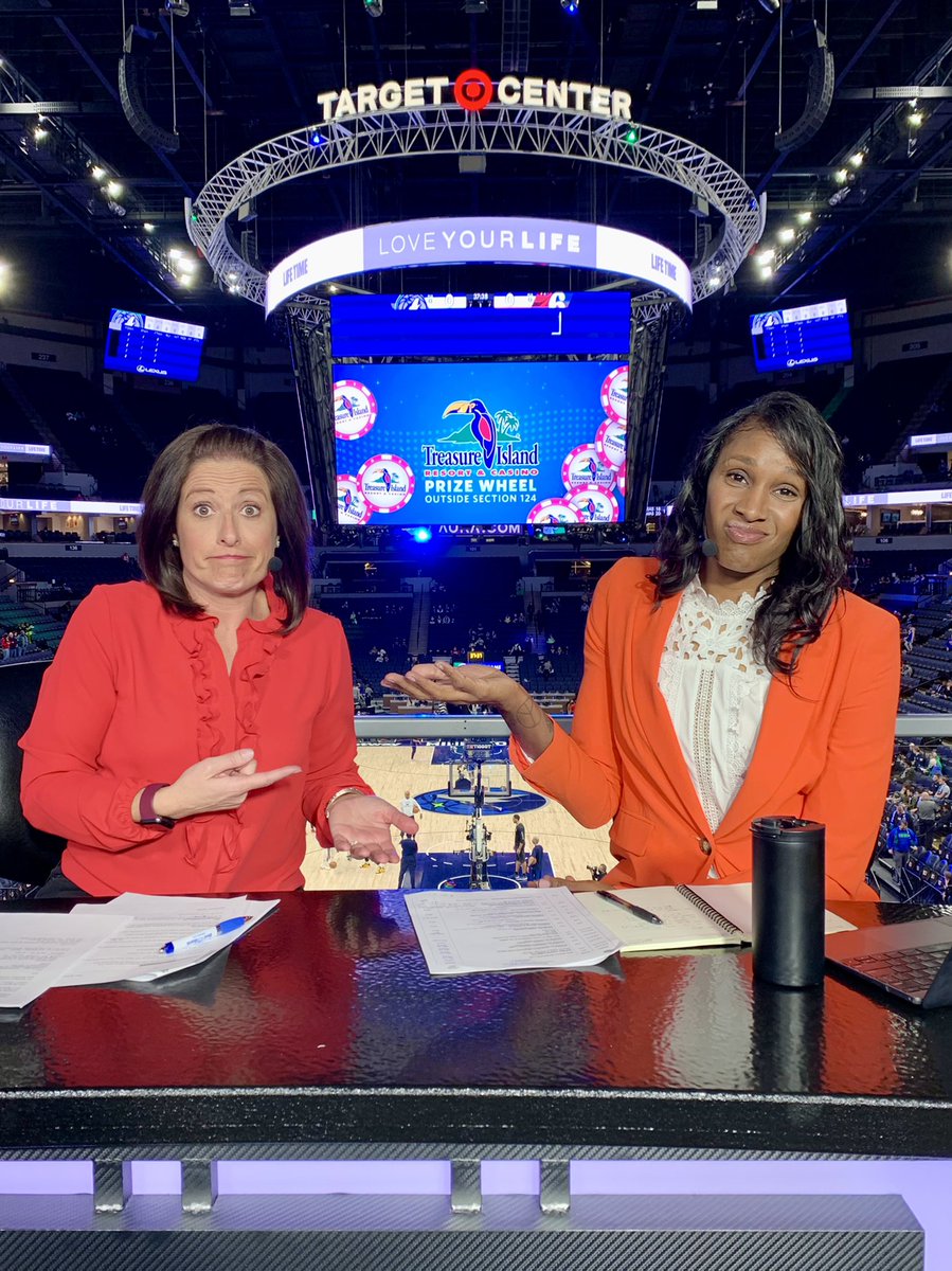 MarneyGellner's tweet photo. This is about as bad as it gets. Really #fashionclashin tonight with @twin1532 #sendhelp #sendclothes https://t.co/B0hkm5MJTZ