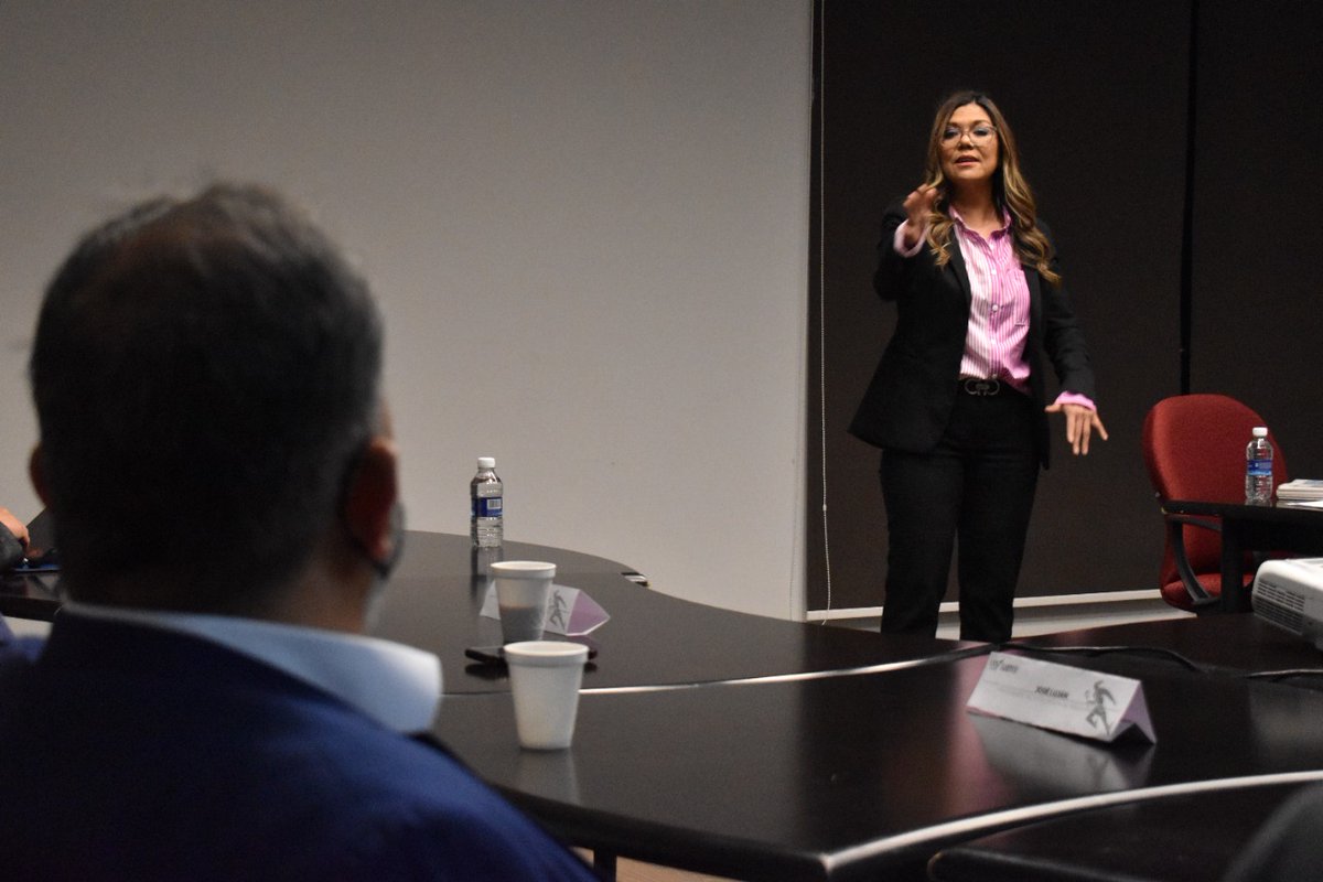 canacochih's tweet photo. El día de ayer se llevó a cabo la reunión de presidentes de Secciones Especializadas en donde Vania Posada Rodríguez, presidenta de Club Toastmasters Chihuahua participó en la dinámica "Conoce a tu Compañero".

#TodosSomosCanaco #135AñosCanacoChihuahua https://t.co/VWrQxIcd6G