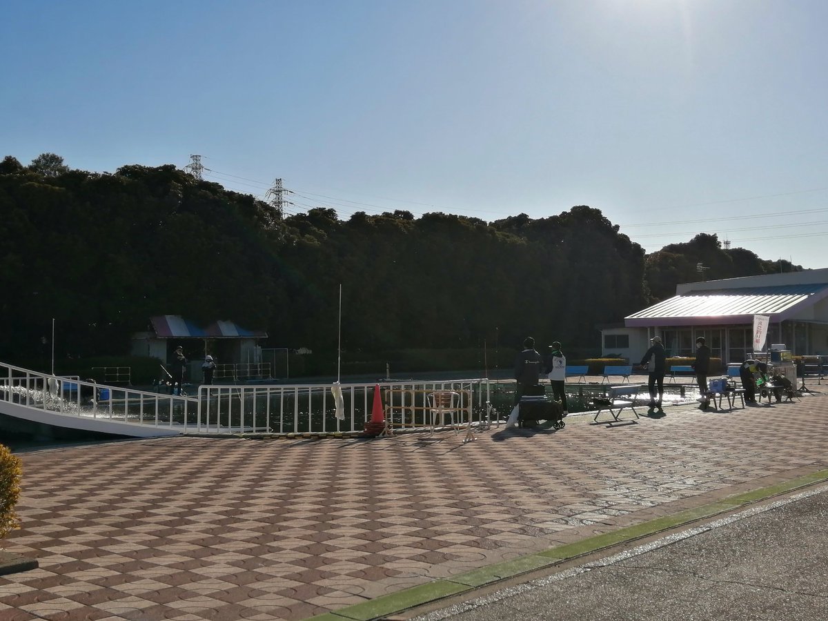 ageoundoukouen's tweet photo. おはようございます。

いよいよ営業は明日までとなりました…
釣り納めまだの方は是非！

現在の入場者数は70名程度。
今日明日は、ルアー・フライに限り持ち帰り制限はありません！

※えさ釣りは4匹目から超過料金がかかります。

#さいたま水上公園
#閉園
#プールフィッシング
#マス釣り https://t.co/ycDP2WcbKq
