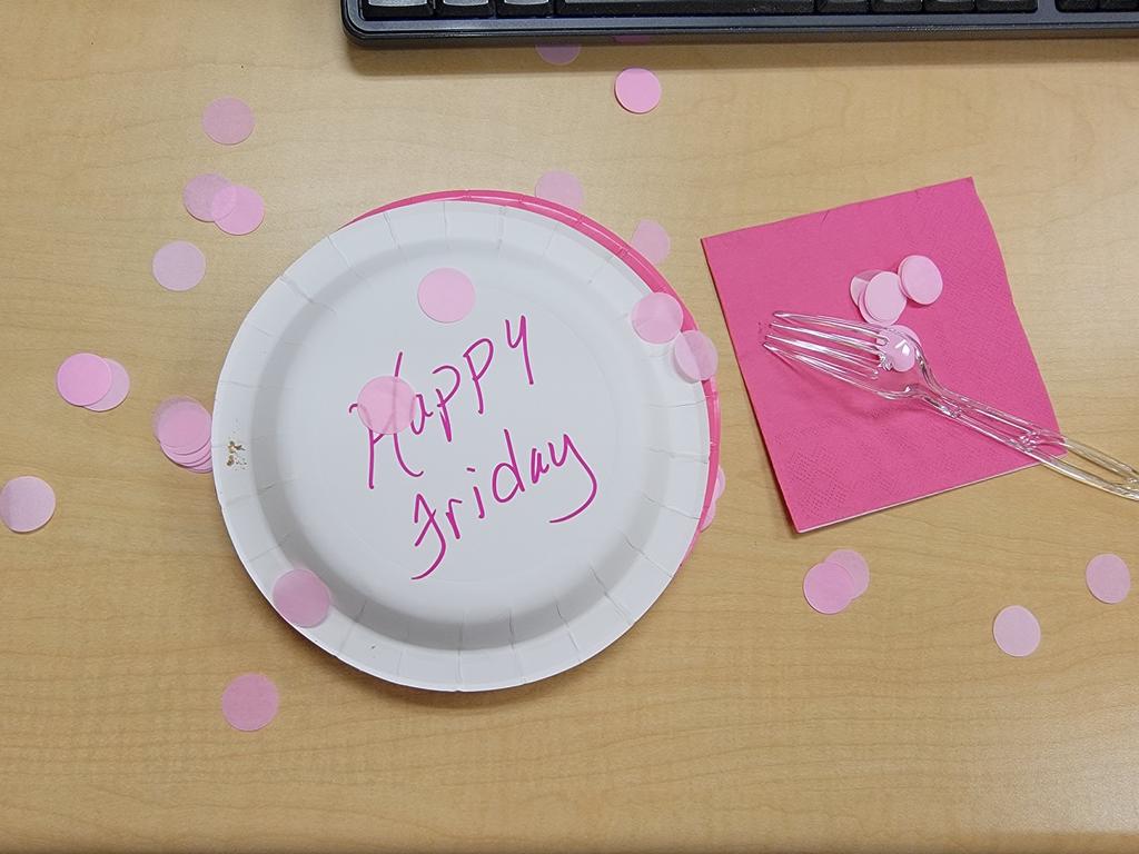 A sweet treat to celebrate Friday!! 💕