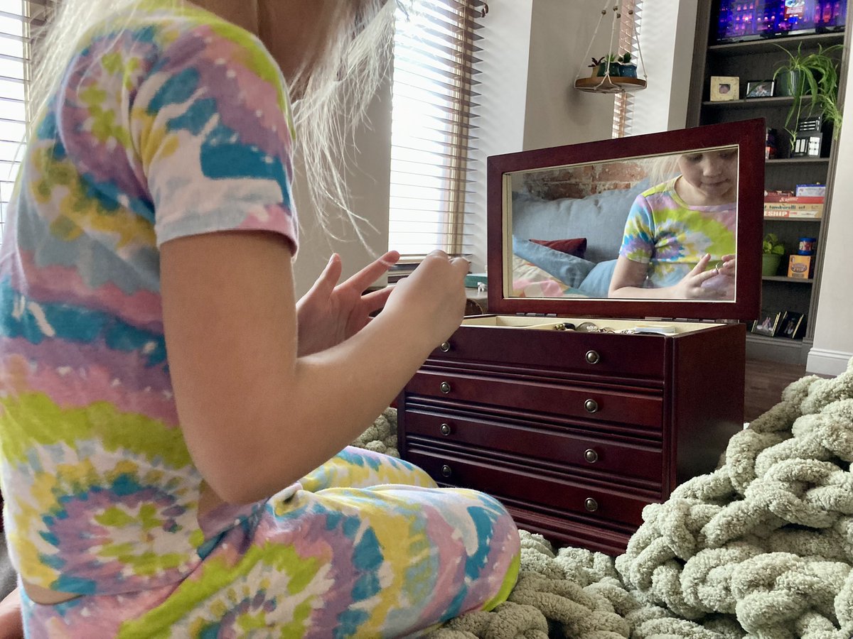 dwntwndwn's tweet photo. #elearning today was powered by @ChromebookHQ and @Smarties.
There’s NOTHING I’d rather be doing with my life.
“Bam, can you show me a real diamond?”
“Yes, of course, and when you are 16 I will pass down a lovely one to you.”
#Granddiva #boardgames #jewelry #diamonds 🎀 https://t.co/bB6C16Zr76