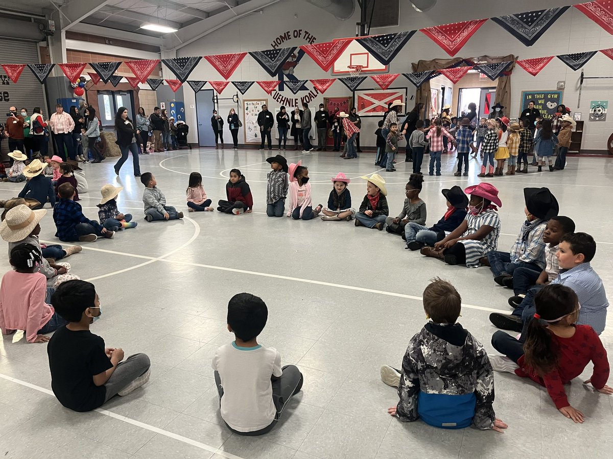 biselt1's tweet photo. @KuehnleKISD  My class had a toe tap pin’ good time at the hoedown!  I love to watch them dance! https://t.co/fDDK8HXPoE