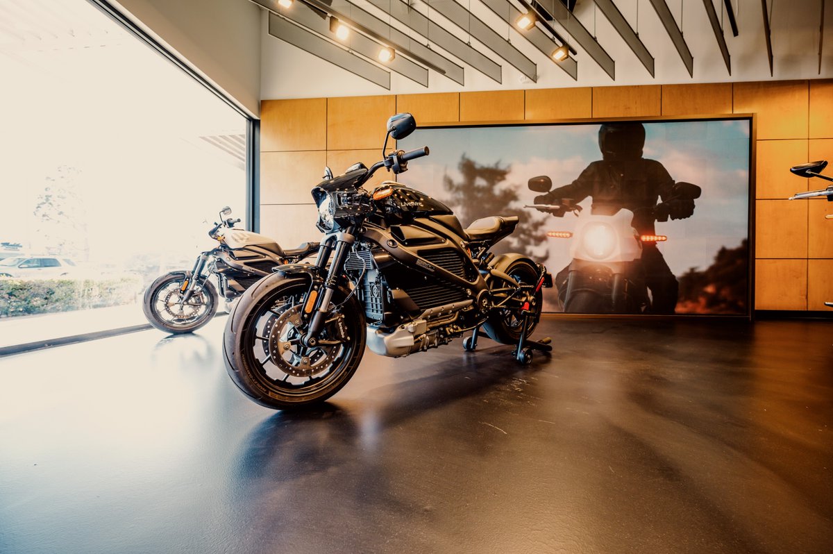 Dealernews's tweet photo. Called the “@LiveWireEV Experience Center” the first merger of the virtual world with the real world has gone live in Malibu, California. #livewireone
https://t.co/pGM1CQv8id https://t.co/Q0hykiErKj