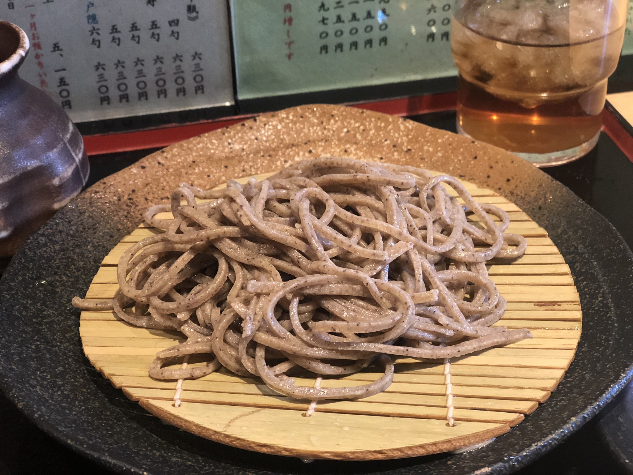 わせだなう 昼食は三色そば それぞれ別皿で順番に提供されるスタイル はじめに出てきた 一味切り の鮮やかさに驚きました 最後の田舎そばは箸先にお塩をつけていただきました 三色どれも個性的な美味しさ とろとろの蕎麦湯でからだも温まりました