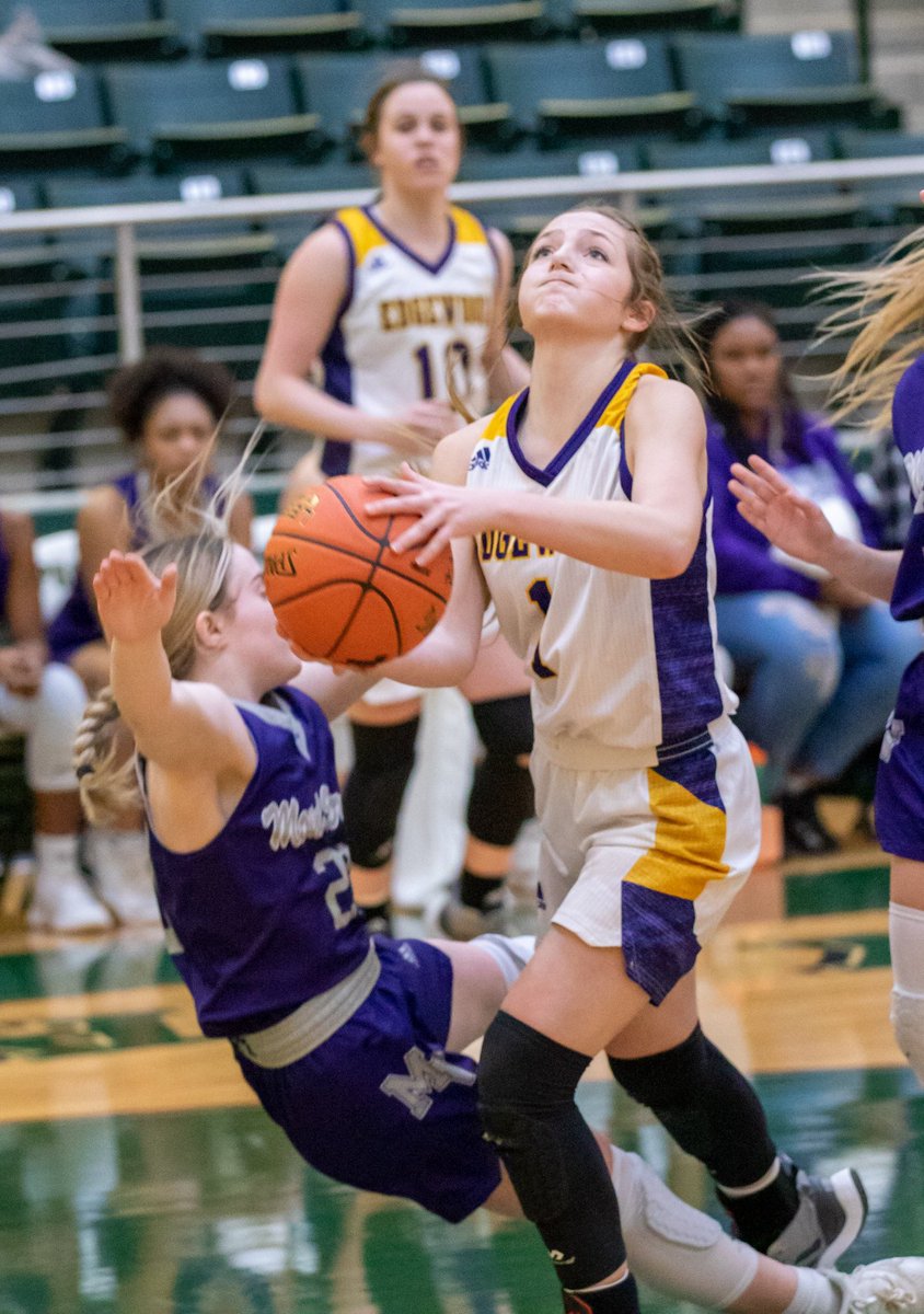 dgoodwin_74's tweet photo. Pretty physical game so far with Edgewood up 25-16 over Mt Vernon at the half. @vanzandtnews @Edgewood_Ath @edgewood_isd @EdgewoodRadio @ https://t.co/71CHpAwHKZ