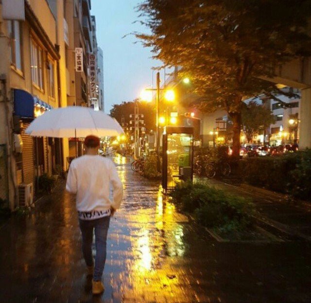 csy_poem's tweet photo. 어젯밤 나는
네 얼굴을 보려고
달 속으로 기어 들어갔다
| 김용택, 달
#조승연 #우즈 #WOODZ
#GetWellSoonWOODZ https://t.co/Nx30crJYIN