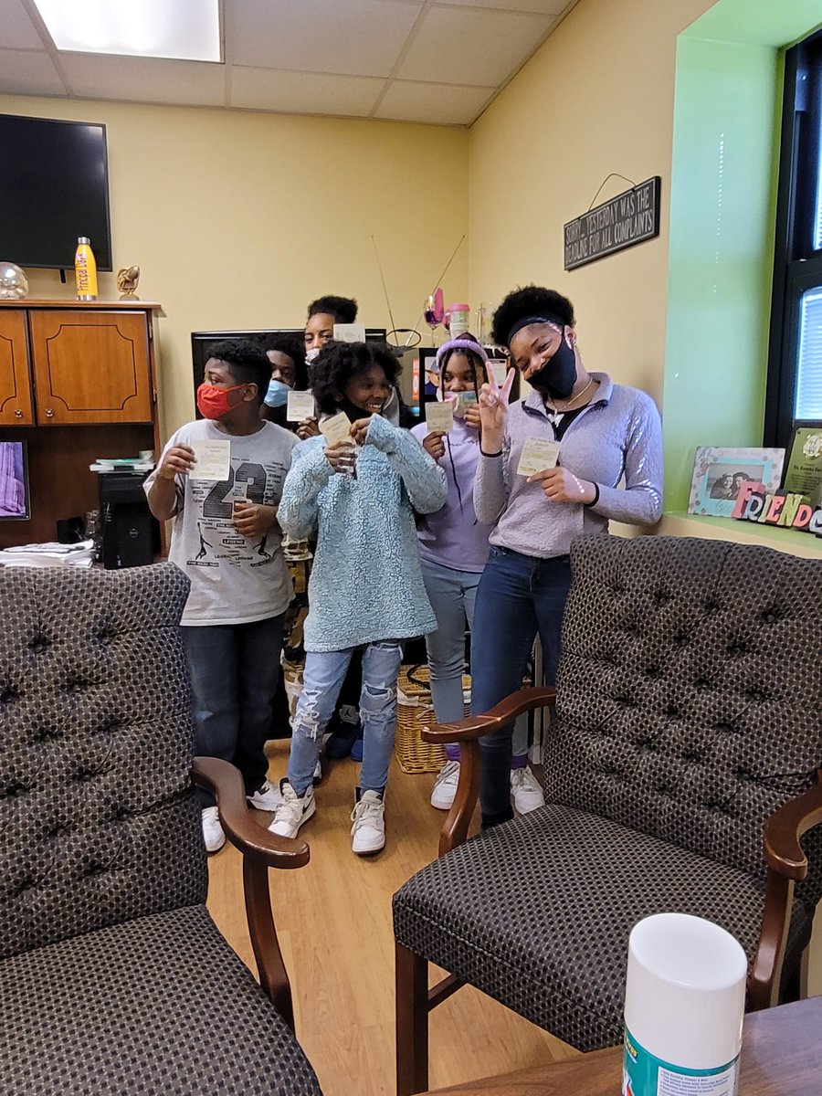 MitchellOssie's tweet photo. Our scholars are gearing up for ACAP 2022! As a way to incentive students, we are utilizing "creative ways" to motivate them to do their best! Kudos 6th grade scholars for exceeding the (minimum 30 mins. weekly) on iReady Reading and Math! 👍🏾🎉😊 https://t.co/1JY2PUoj8q