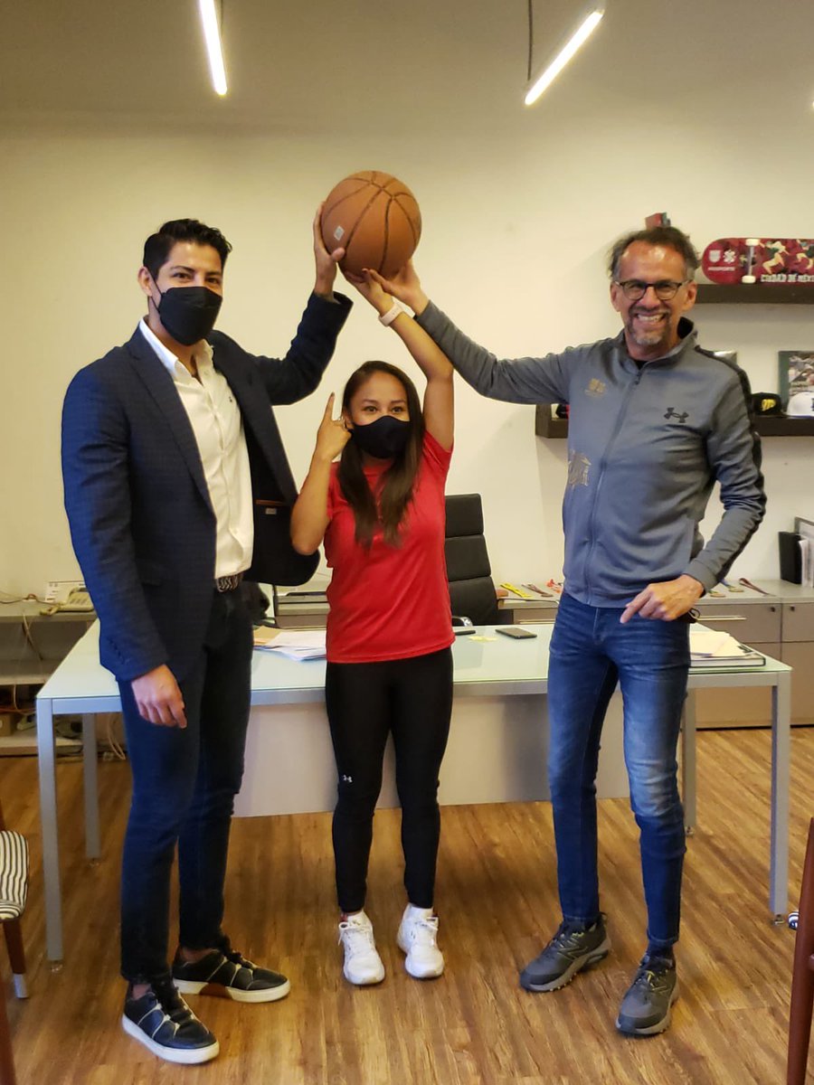 Excelente reunión de trabajo con Pedro Meza <a href="/perymeza/">Pery Meza</a>, Director de academia y relaciones institucionales de capitanes de la Ciudad de México.
Trabajaremos por llegar a más niñas, niños y jóvenes a través del baloncesto 🏀🏀🏀