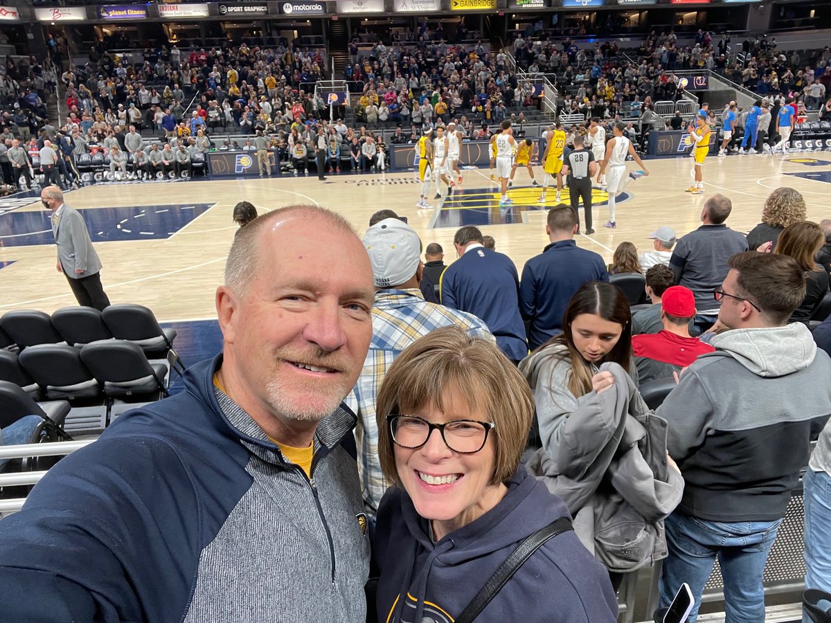 popj824's tweet photo. #pacergamenight. https://t.co/vtGQbgSmtK