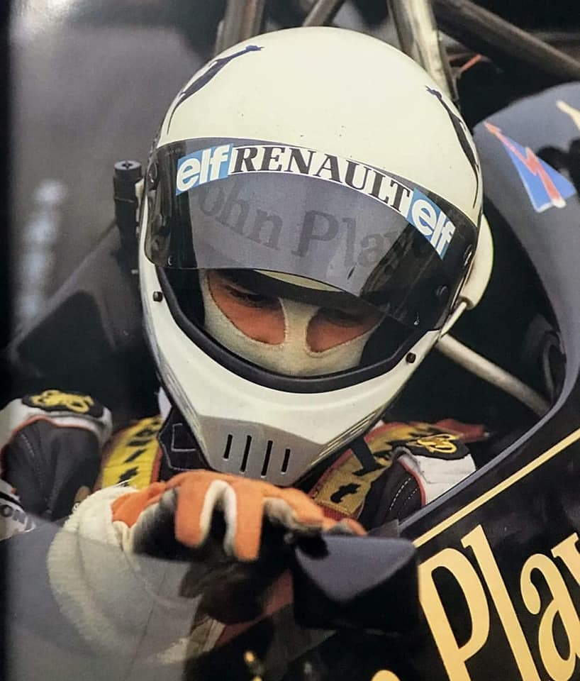 Elio de Angelis at Lotus
.
.
.
#eliodeangelis #f1 #formula1 #classicf1 #racing #lotus #retro #lotusf1 #helmet