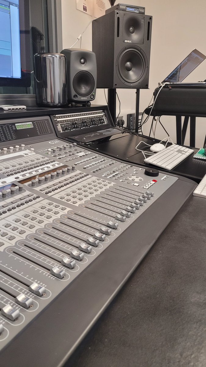 forrestleigh's tweet photo. Busy recording the voice overs ready for our #intercoll competition between @gifhe and @RotherhamColl #bringiton Thanks to Matt @gimusicteam for a fun session. You are a very patient person while I needed to do a fair few retakes! 😀😅 https://t.co/lKOwZpuxgH