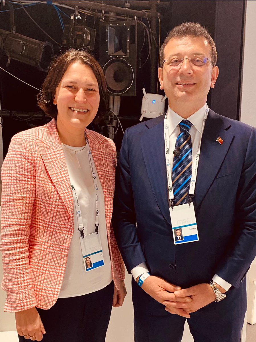 Terör örgütü PKK yandaşı <a href="/katipiri/">Kati Piri</a>, İBB Başkanı <a href="/ekrem_imamoglu/">Ekrem İmamoğlu</a> ile Almanya'da görüşmüş.

 Yorumu sizlere bırakıyorum.