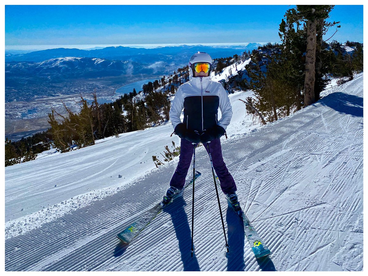 serenity67's tweet photo. 20" of new snow from the recent storm & some pretty chilly temps (daytime in the 20's) combined w/clear skies & no wind, has made for some pretty sweet skiing conditions! ⛷❄️🏔🤍 #FridayFunday #SkiFastHaveFun
#MtRoseSkiTahoe https://t.co/bTvlLVfgl0