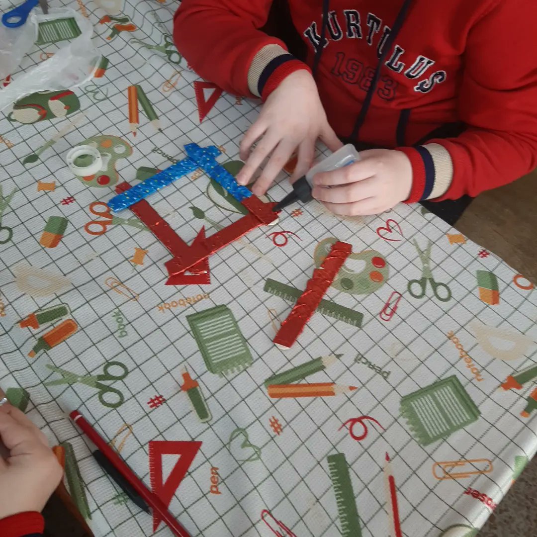 Ülkü TAŞKIRAN Kurtuluş İlkokulu 
RRR Etwinning project We made picture frames and bookmarks from popsicle sticks.