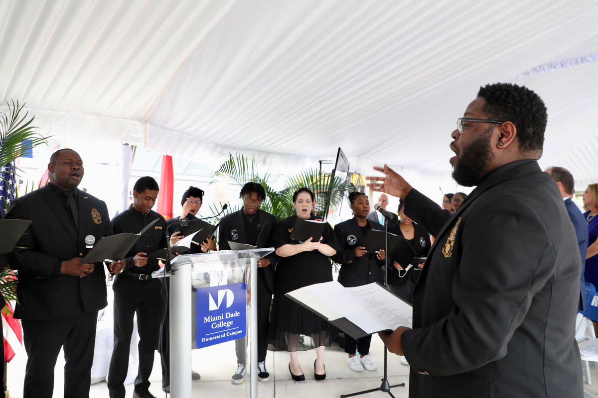 MDCollege's tweet photo. Today, #MDCHomestead renamed Building A in Honor of its late Founding President, Dr. Roy G. Phillips. Dr. Phillips was instrumental in setting the foundation of the Homestead campus and dedicated 20+ years of service to MDC, 11 years as campus president.
#BeMDC https://t.co/4vqJOWOVcj