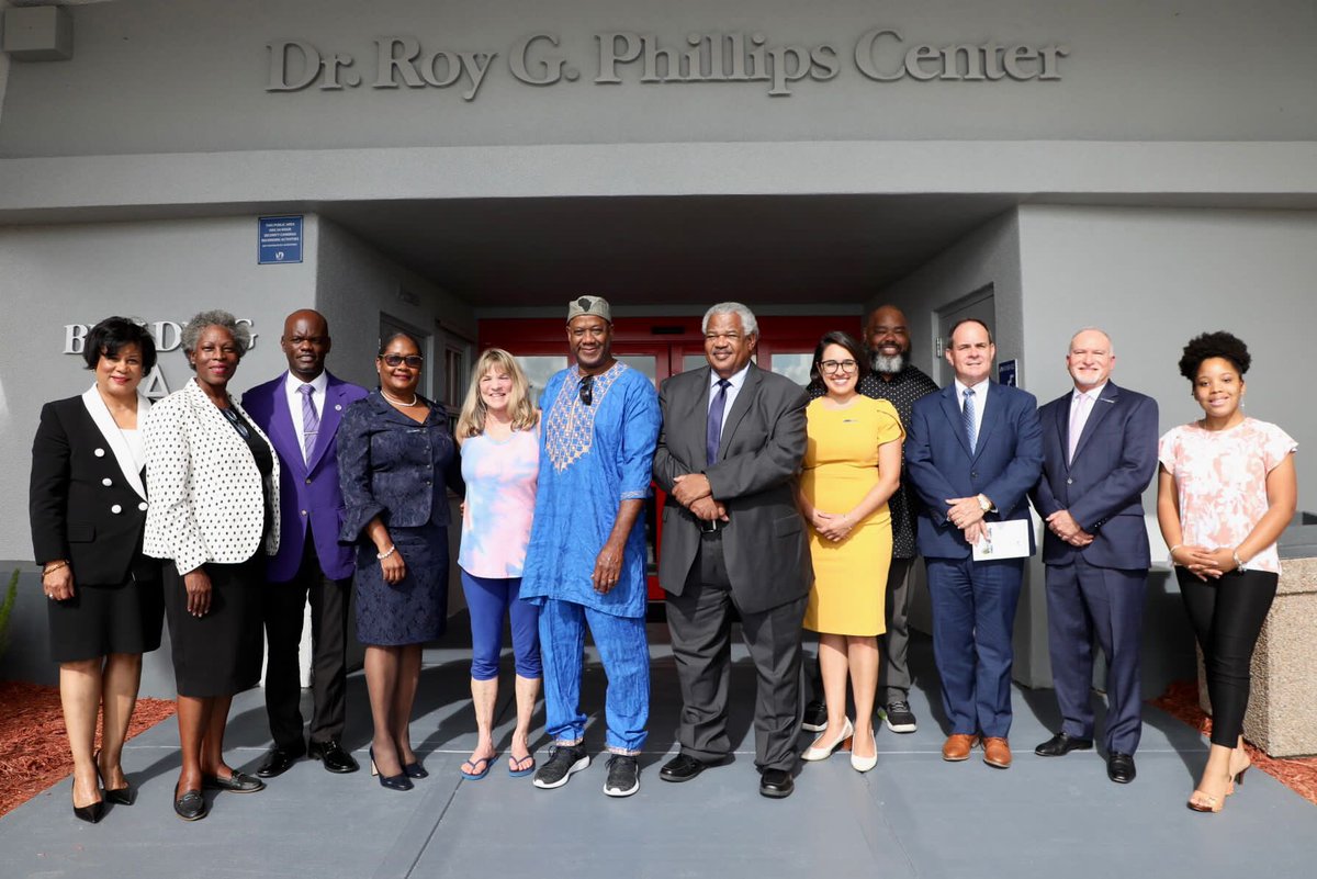 MDCollege's tweet photo. Today, #MDCHomestead renamed Building A in Honor of its late Founding President, Dr. Roy G. Phillips. Dr. Phillips was instrumental in setting the foundation of the Homestead campus and dedicated 20+ years of service to MDC, 11 years as campus president.
#BeMDC https://t.co/4vqJOWOVcj