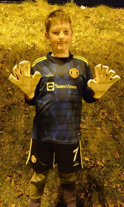 Finally got to try these badboys out properly at <a href="/SouthWalesGK1/">South Wales Goalkeeper Centre</a> 🧤 after a few days off. 
<a href="/ultimaxproducts/">Ultimax Goalkeeping Products</a> wow what an awesome pair of gloves!  Get yours here ultimaxsports.co.uk 
I'm ready for game day tommorow with <a href="/BtmUtdFc/">BTM United FC</a>
#gobeyond
#betterneverstops
#comeonbtm
#GKunion