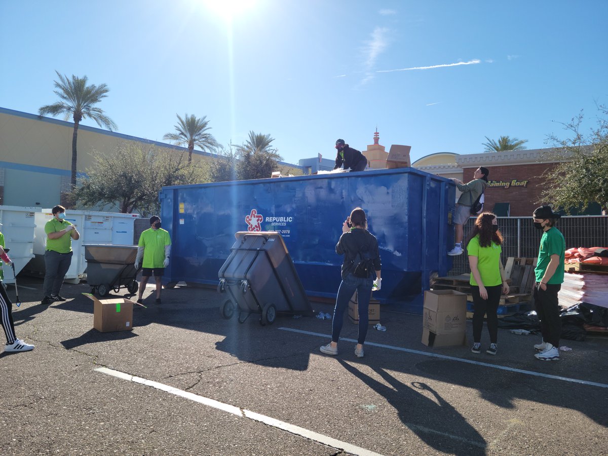 _GLSolutions_'s tweet photo. ♻️With help from @RepublicService , our team diverted 1.03 TONNES of recyclable material from the landfill at this year's @MesaMarathon!
🤩Thank you @republicservices for your commitment to sustainability and a great collaboration!
#GoGreenLight #thankyou #zerowaste https://t.co/KMAikojokf
